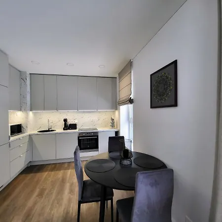 Greta's Spacious Brand New With Bath And Terrace